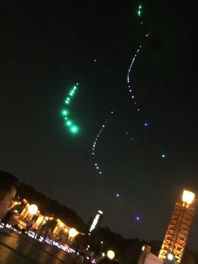 点缀夜空