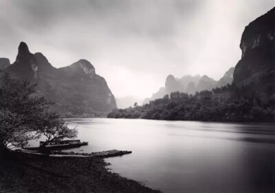  Michael Kenna。 转自微信公众号：最摄影