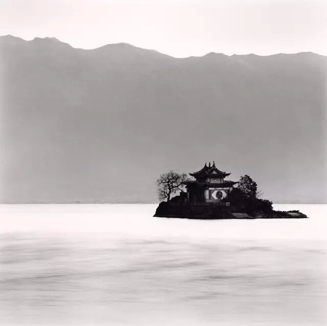  Michael Kenna。 转自微信公众号：最摄影