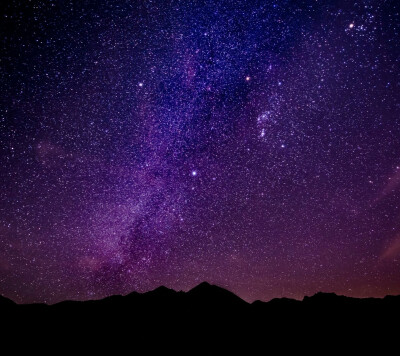 星空可以让人心旷神怡，可以让人忘掉疲劳，可以让人有无限的遐想……