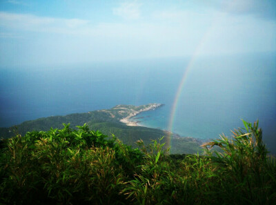 #我的国庆在路上#爬山，看海，到山顶下雨遇彩虹。。。