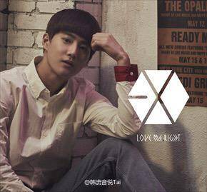 金俊绵#EXO#《Love Me Right》日版封面公开，秋日克里斯马的美少年！！[好爱哦]