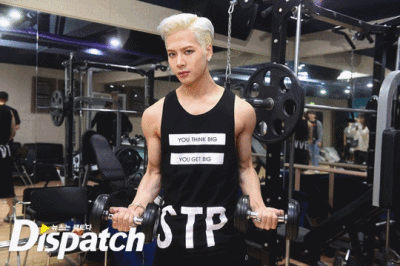  GOT7是韩国JYPEntertainment于2014年推出的男子组合，七名成员包括林在范（JB.）、朴珍荣（Jr.）、段宜恩（Mark）、王嘉尔（Jackson）、崔荣宰（YoungJae）、BamBam、金宥谦（YuGyeom）。