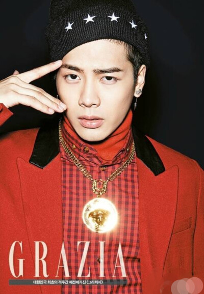 GOT7是韩国JYP Entertainment于2014年推出的男子组合，七名成员包括JB（林在范）、Jr.（朴珍荣）以及Mark（段宜恩）、Jackson（王嘉尔）、YoungJae（崔荣宰）、BamBam、YuGyeom（金宥谦）。