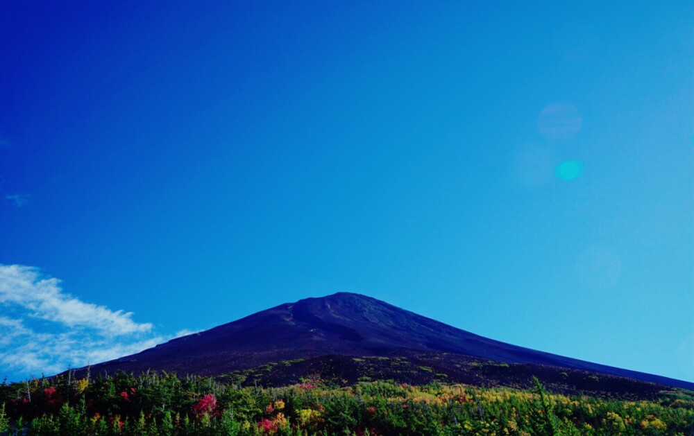 没有白雪覆盖的富士山 就是个黑黑的大土堆