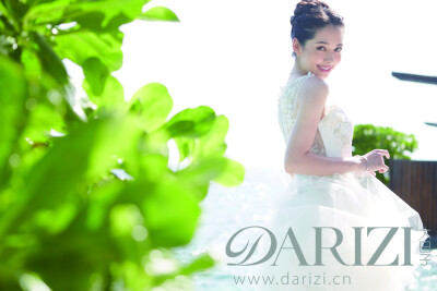 郭碧婷身穿VIOLA YEUNG 2016 SS【Le Papillon】参与大日子10月刊 马尔代夫旅拍特辑