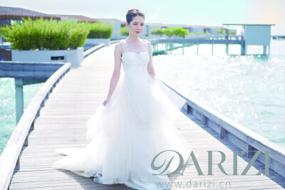 郭碧婷身穿VIOLA YEUNG 2016 SS【Le Papillon】参与大日子10月刊 马尔代夫旅拍特辑