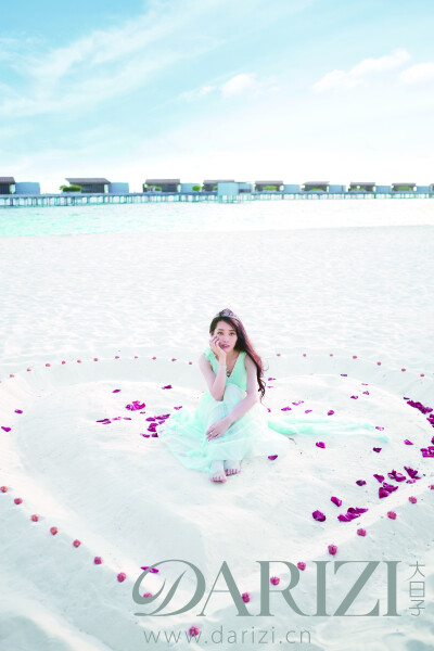 郭碧婷身穿VIOLA YEUNG 2016 SS【Mint】参与大日子10月刊 马尔代夫旅拍特辑