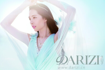 郭碧婷身穿VIOLA YEUNG 2016 SS【Mint】参与大日子10月刊 马尔代夫旅拍特辑