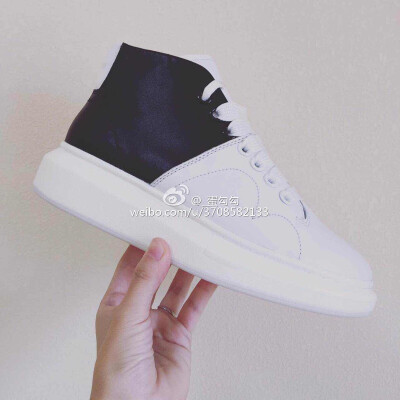 意大利高奢品牌Alexander McQueen velcro strap hi-top sneakers 黑白高帮 可以配各种秋冬的衣服