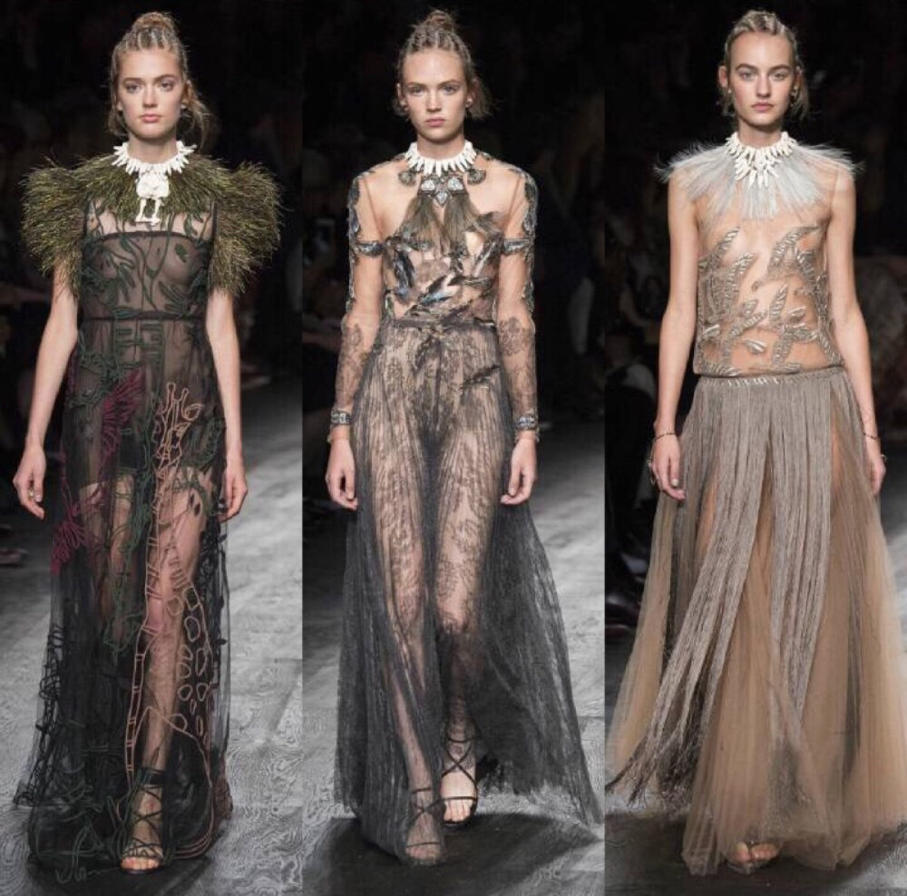 Valentino S/S 2016 Paris. 图腾、编织、面具、刺青，神秘而粗犷的非洲土著部落元素，均被Valentino的精工细作融入2016春夏系列的细节之中。