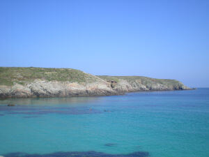 西边儿的岛【Île d'Ouessant】法国除了南部之外的地方夏天都比较短暂，所以在大西洋上的Ouessant岛一到夏天就要狠命的凹造型美的一塌糊涂。