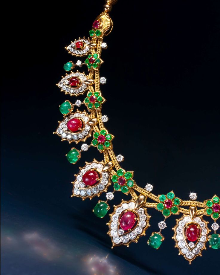 黄金祖母绿红宝石钻石