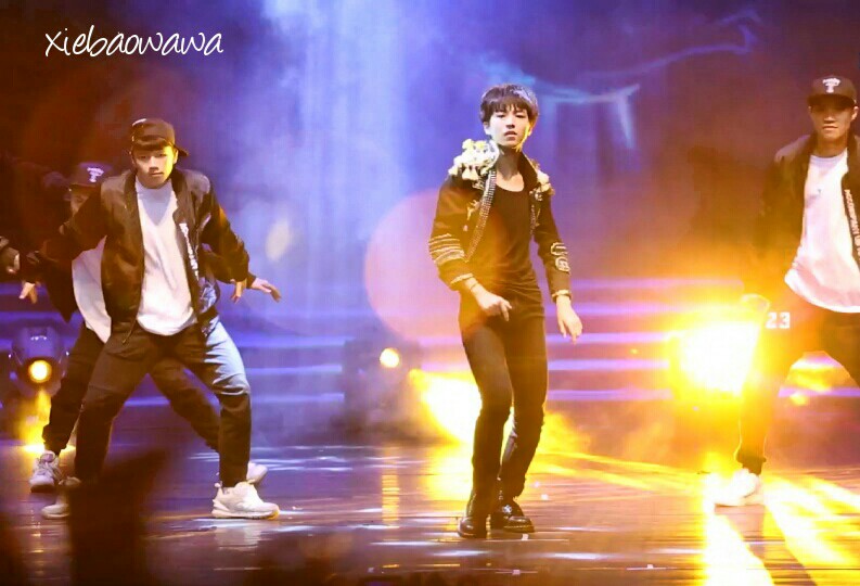 #王俊凯# #TFBOYS王俊凯# #TFBOYS# 150919 王俊凯生日会 cr：蟹宝wawa