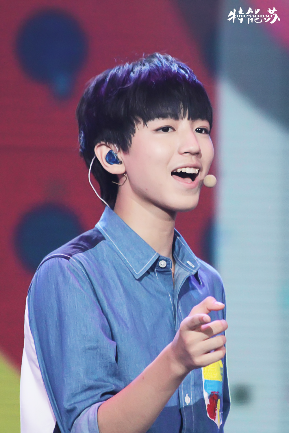 王俊凯# #tfboys王俊凯# #tfboys# 150921 湖南卫视中秋晚会录制 cr