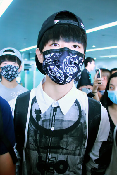 #王俊凯# #TFBOYS王俊凯# #TFBOYS# 150926 杭州萧山机场-四川绵阳机场 cr：kkkkkkkkkkkjjjjjjjjjjjjj