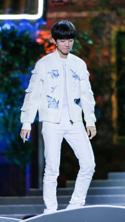 #王俊凯# #TFBOYS王俊凯# #TFBOYS#150927 央视中秋晚会 cr：JewelKing0921