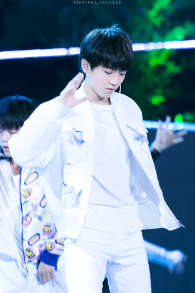 #王俊凯# #TFBOYS王俊凯# #TFBOYS# 150927 央视中秋晚会 cr：kokuhaku_921x118