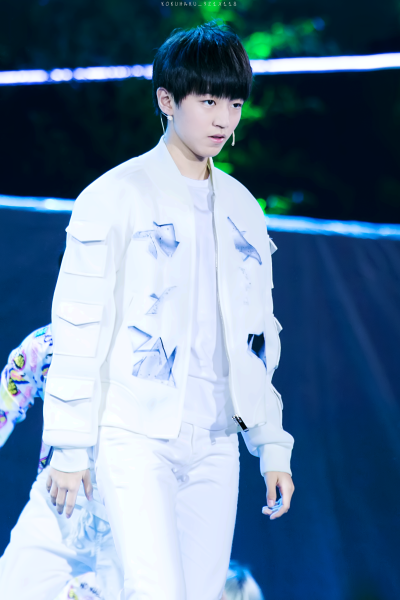 #王俊凯# #TFBOYS王俊凯# #TFBOYS# 1150927 央视中秋晚会 cr：kokuhaku_921x118