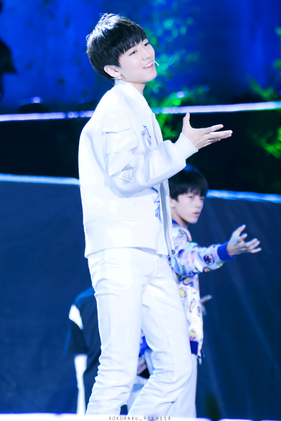 #王俊凯# #TFBOYS王俊凯# #TFBOYS#150927 央视中秋晚会 cr：kokuhaku_921x118