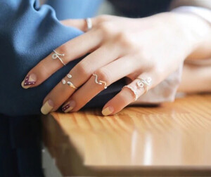 一双美丽的手，少不了美甲和戒指