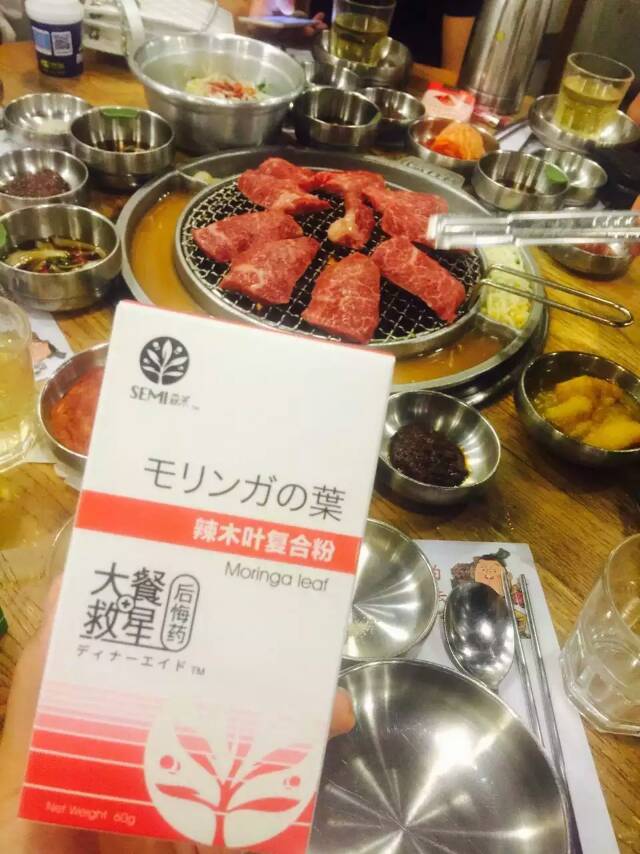 来算个数，出门吃大餐，点一杯饮料是一定的吧！一杯价格一般是十几二十块，二三十块也是常见的 。 那一包【大餐救星】13.8元，酸酸的柠檬味道，作为餐中饮料一点都不输于任何奶茶果汁，还能抑制456大卡的热量，简直赚了好嘛！