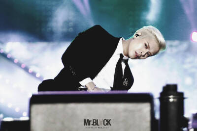 GOT7是韩国JYPEntertainment于2014年推出的男子组合，七名成员包括林在范（JB.）、朴珍荣（Jr.）、段宜恩（Mark）、王嘉尔（Jackson）、崔荣宰（YoungJae）、BamBam、金宥谦（YuGyeom）