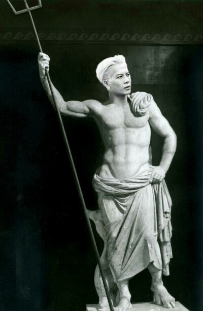 GOT7是韩国JYPEntertainment于2014年推出的男子组合，七名成员包括林在范（JB.）、朴珍荣（Jr.）、段宜恩（Mark）、王嘉尔（Jackson）、崔荣宰（YoungJae）、BamBam、金宥谦（YuGyeom）