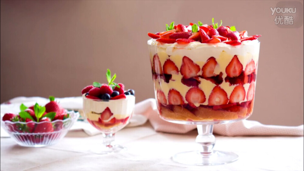 strawberry trifle --草莓布丁杯