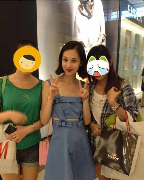 中文名：水原希子 外文名：Mizuhara Kiko 国籍：美国、日本 星座：天秤座 血型：A型血 身高：168cm 体重：42公斤（92磅） 出生地：美国德克萨斯州达拉斯 出生日期：1990年10月15日 职业：模特，女演员 经纪公司：Asia Cross事务所 代表作品：挪威的森林，白金数据