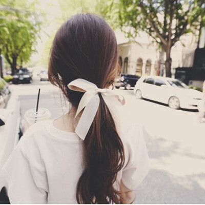 白色，头像，背影