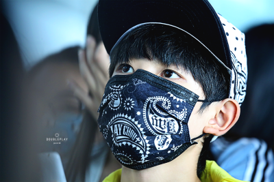 TFBOYS王源 150923 义乌赴北京 cr：DoublePlay