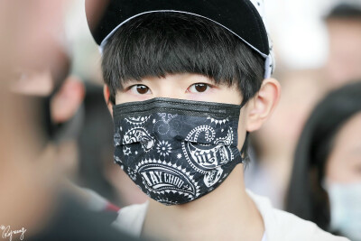 TFBOYS王源 150922 长沙赴杭州 cr：RoyWang1108