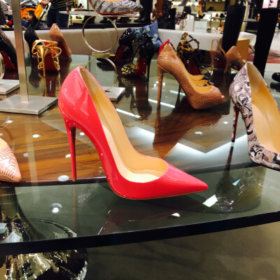 Christin Louboutin 红底鞋 每个女生都应该拥有一双