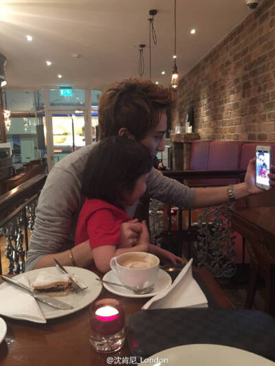 美伦会是个好爸爸(∩_∩)