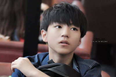 #王俊凯# #TFBOYS王俊凯# #TFBOYS# 140717 广州白云机场-北京首都机场 cr：镓镓In北京