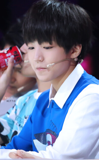 #王俊凯# #TFBOYS王俊凯# #TFBOYS# 140828 深圳年代秀 cr：HelloHettie