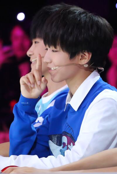 #王俊凯# #TFBOYS王俊凯# #TFBOYS# 140828 深圳年代秀 cr：HelloHettie