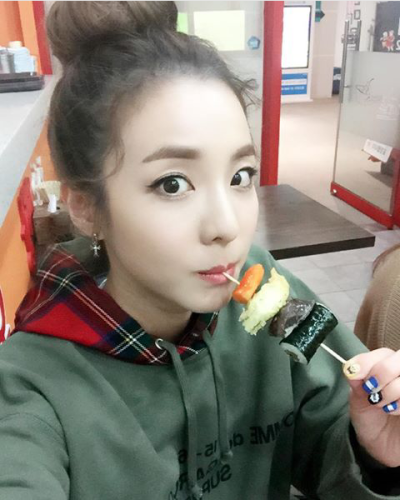 2ne1朴山达拉dara