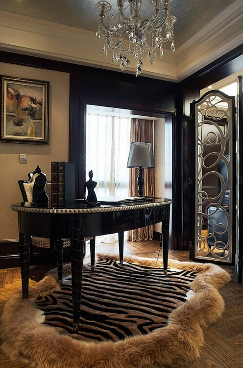 条纹的地毯给空间增添了不一样的感觉