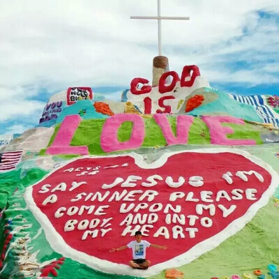 美国加州 Salvation Mountain 救赎山