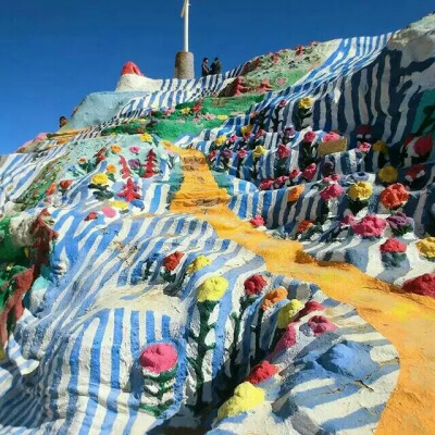 美国加州 Salvation Mountain 救赎山闺蜜走起