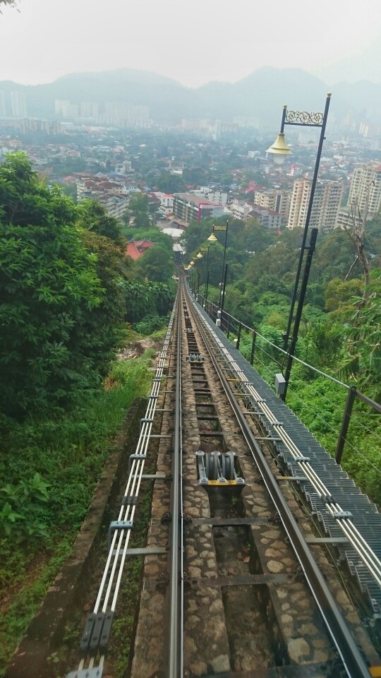 槟城升旗山小火车路，好像太平山...