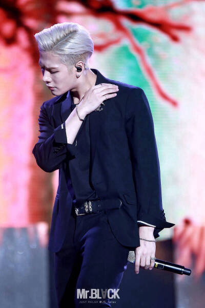  GOT7是韩国JYPEntertainment于2014年推出的男子组合，七名成员包括林在范（JB.）、朴珍荣（Jr.）、段宜恩（Mark）、王嘉尔（Jackson）、崔荣宰（YoungJae）、BamBam、金宥谦（YuGyeom）。