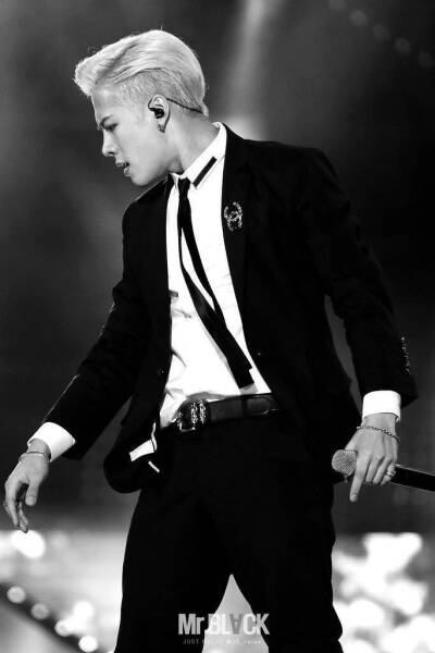  GOT7是韩国JYPEntertainment于2014年推出的男子组合，七名成员包括林在范（JB.）、朴珍荣（Jr.）、段宜恩（Mark）、王嘉尔（Jackson）、崔荣宰（YoungJae）、BamBam、金宥谦（YuGyeom）。