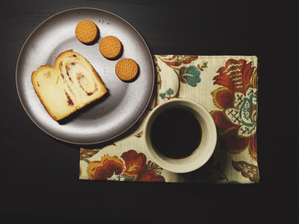 早餐：红豆土司+抹茶消化饼+清咖