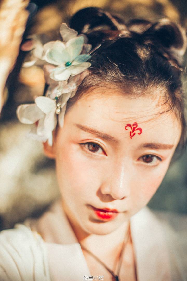 眉间一点朱砂弥秋