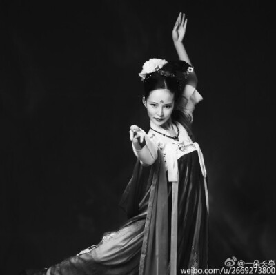 一朵长亭 #汉服摄影#唐舞。