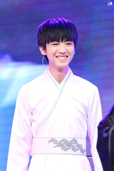 #王俊凯# #TFBOYS王俊凯# 201510004步步高公开课 cr.logo 笑成叉烧包