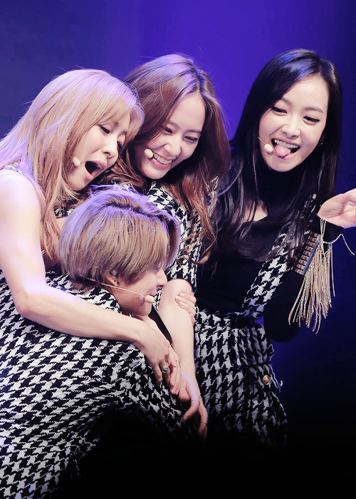 f(x#郑秀晶#宋茜#victoria#luna#朴善怜#amber#刘逸云#壁纸